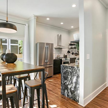 Sun Lit Modern Home With Good Vibes And Lots Of Coffee - Designedbydom Atlanta Exterior foto