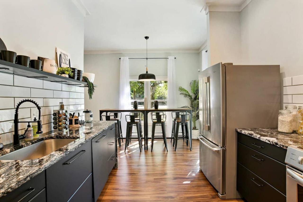 Sun Lit Modern Home With Good Vibes And Lots Of Coffee - Designedbydom Atlanta Exterior foto